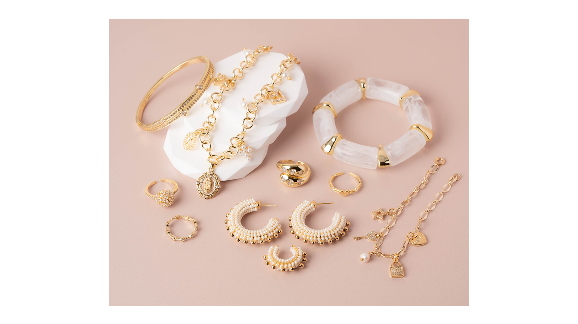 Las joyas que más venden las emprendedoras: los productos que no pueden faltar en tu catálogo