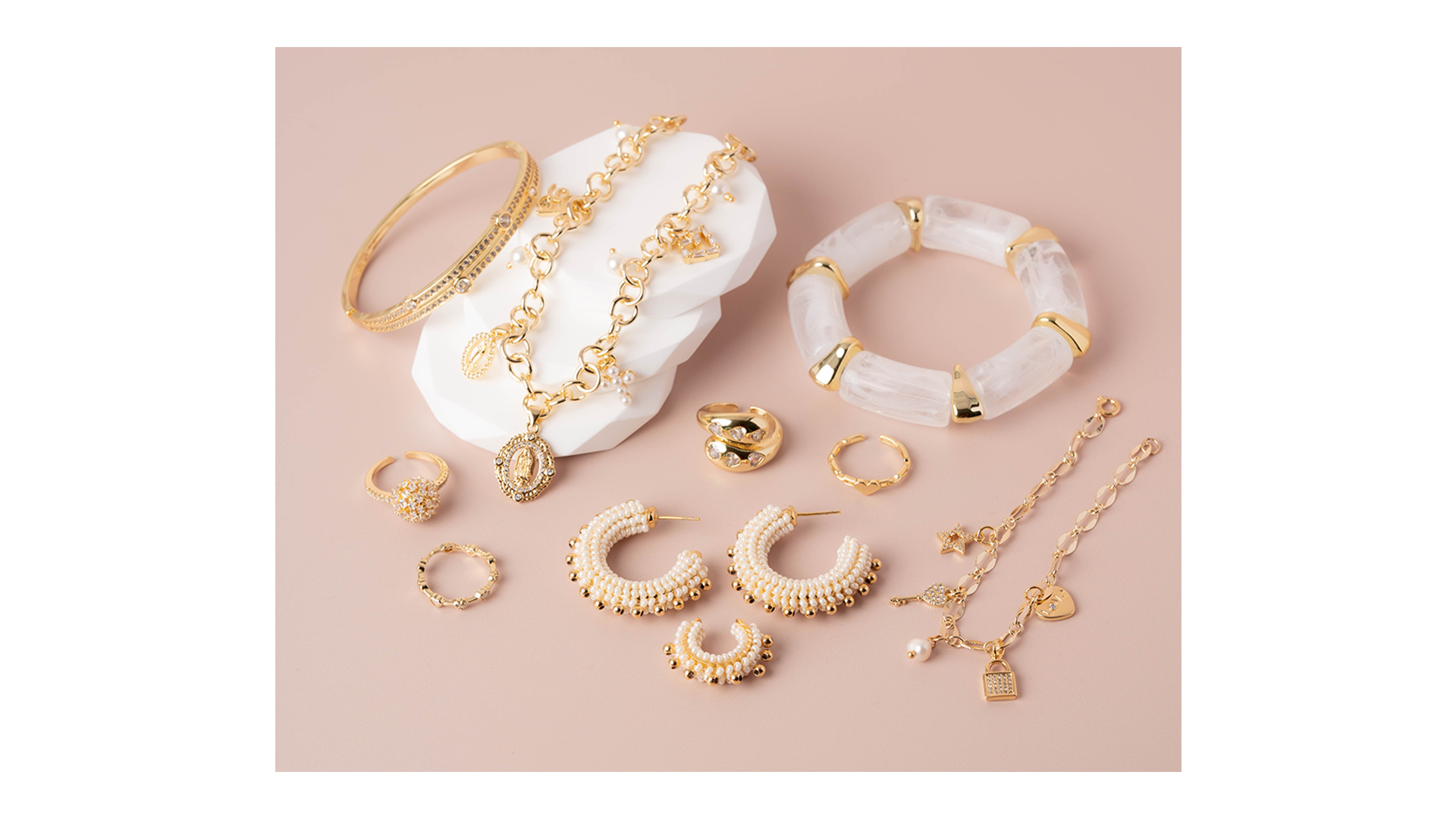 Las joyas que más venden las emprendedoras: los productos que no pueden faltar en tu catálogo